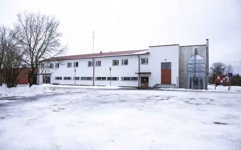 Lehtse Kultuurimaja ja keskuse hoone talvel